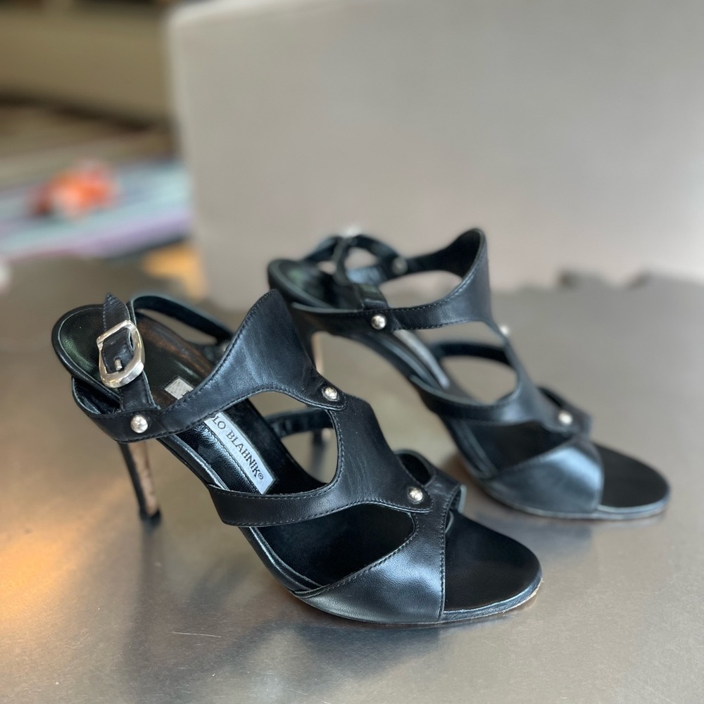 MANOLO BLAHNIK BLACK LEATHER STUDDED SANDAL